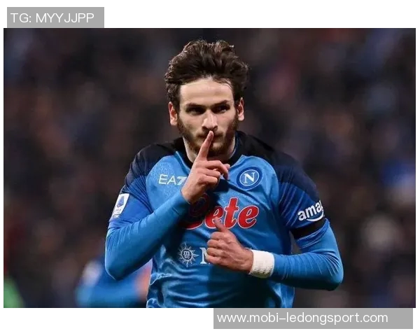 克瓦拉茨赫利亚荣膺格鲁吉亚年度最佳球员再创辉煌成就第四次获奖