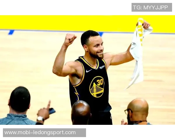 库里创历史第25次30分钟内得分255三分克莱紧随其后23次成第二