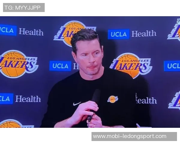 雷迪克直言队内一球员战术理解力差半场比赛仍不明白战术意图