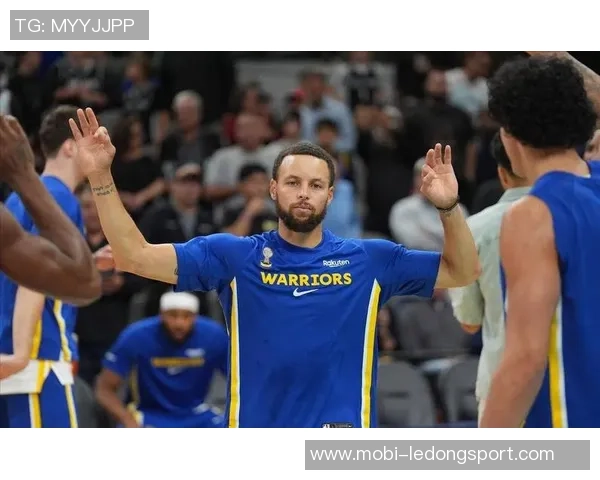 库里谈无球掩护的重要性以提升科尔进攻体系的效率与团队配合 库里谈无球掩护的重要性以提升科尔进攻体系的效率与团队配合